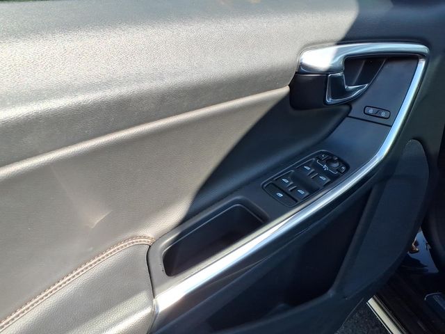 2017 Volvo V60 Cross Country