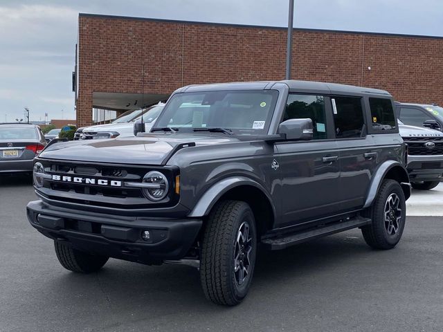 2024 Ford Bronco Outer Banks 3