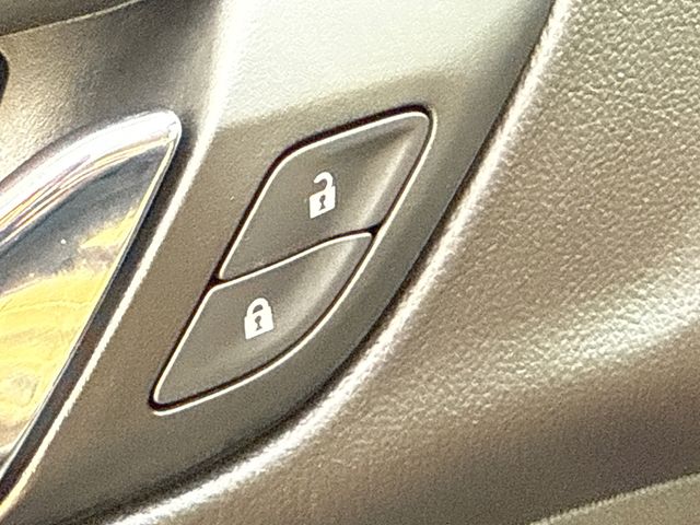 Used 2023 Blue GMC SLE image 23