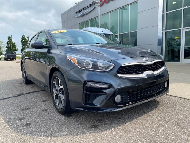 2019 Kia Forte LXS - Grey exterior view 3