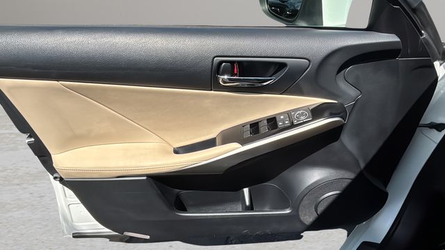 Used 2014  Lexus 250 image 17