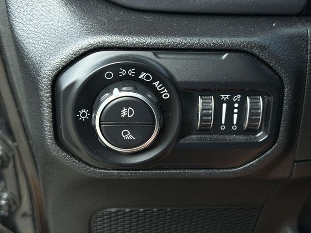 Used 2020 Black Jeep Mojave image 34