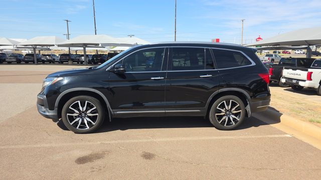 2021 Honda Pilot Touring FWD with Rear Captains Chairs