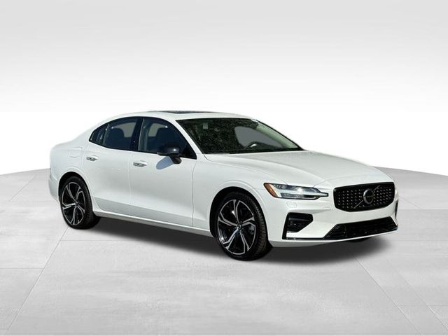 2024 Volvo S60 B5 Core Dark Theme 6