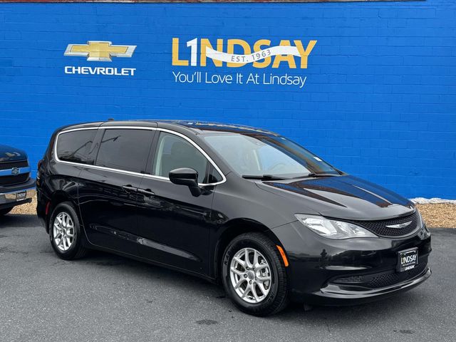 2023 Chrysler Voyager LX FWD