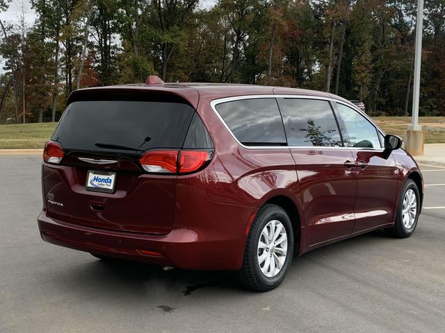 2017 Chrysler Pacifica Touring 10