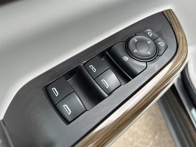 2022 GMC Acadia SLE photo
