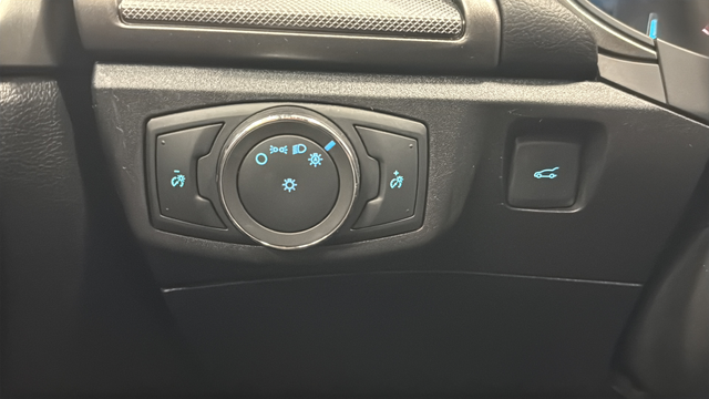 Used 2017 Lightning Blue Ford SE image 32