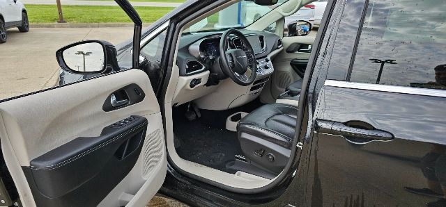 2022 Chrysler Pacifica Touring L 12