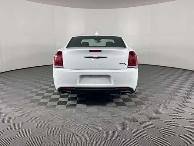 2023 Chrysler 300 S 8