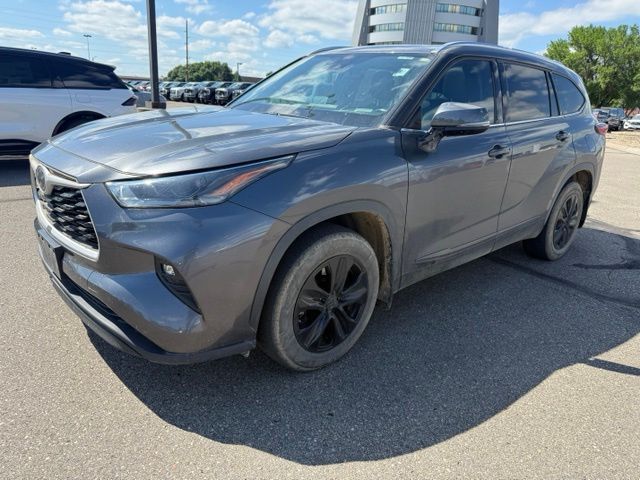 2021 Gray Toyota Highlander XLE AWD SUV