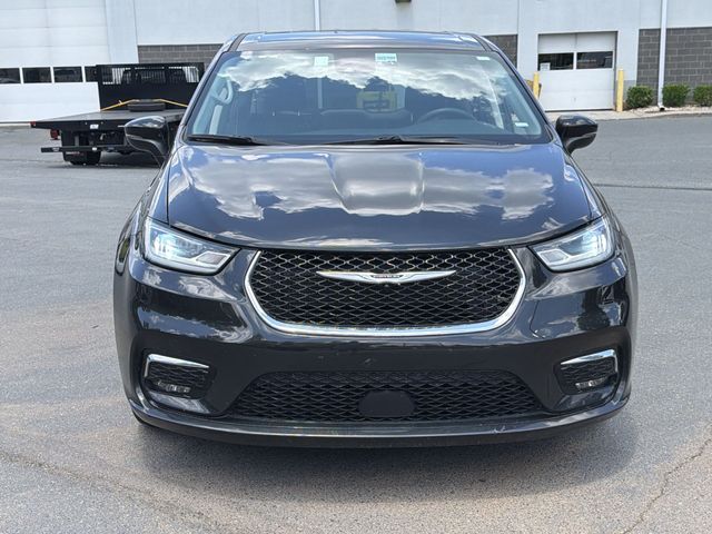 Used 2023 Black Chrysler Touring L image 15
