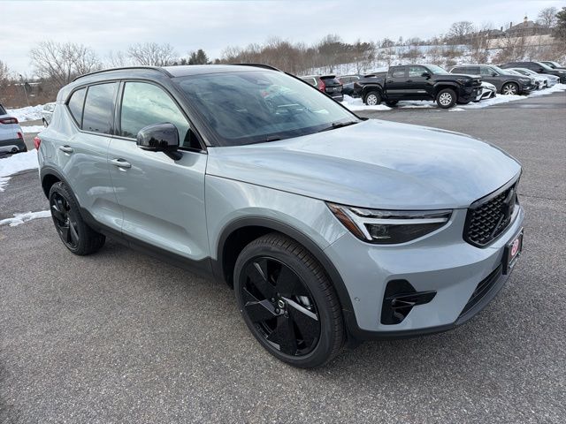 2026 Volvo XC40 B5 Ultra Black Edition