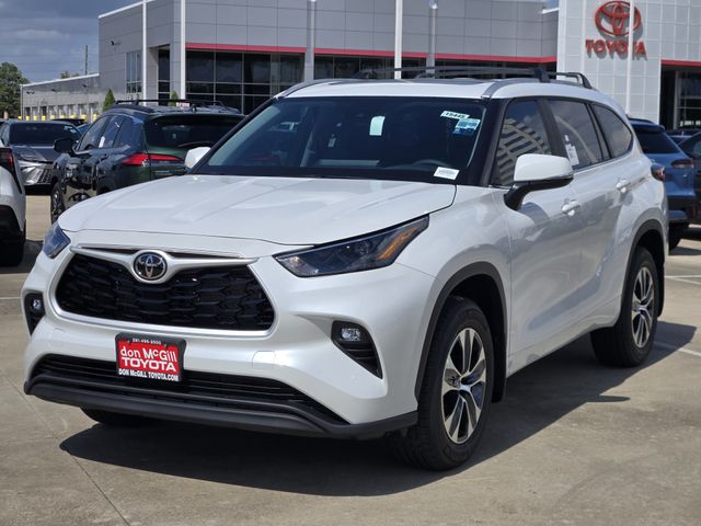 2026 Toyota Highlander XLE Beige at Gullo Toyota