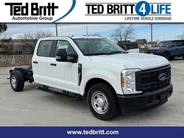 Oxford White 2024 Ford F-350 Super Duty Chassis Pickup Truck 4X2 Automatic