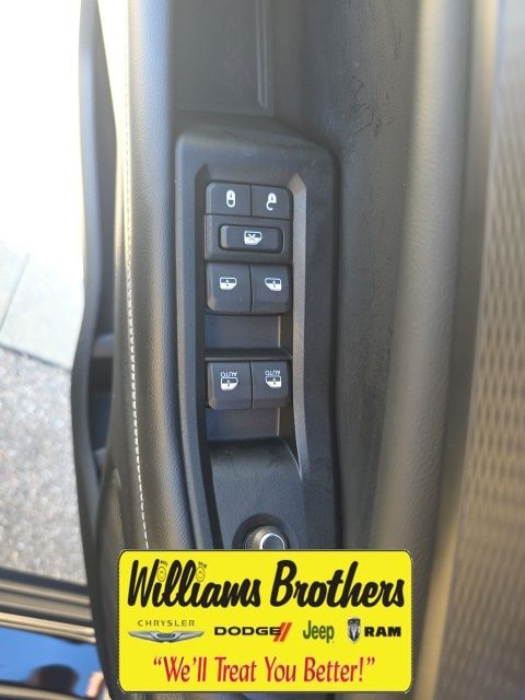 2024 Jeep Grand Cherokee Altitude X - Diamond Black Crystal Pearlcoat exterior view 11