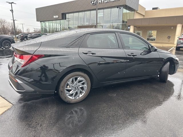 Used 2024 Black Hyundai SEL image 26