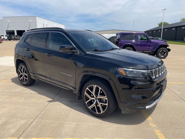 Diamond Black Crystal PC 2025 Jeep Compass Limited 4WD SUV / Crossover Four-Wheel Drive 8-Speed Automatic