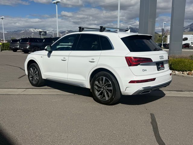 View vehicle photo 5