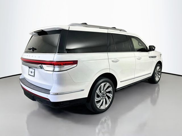 Thumbnail: 2023 Lincoln Navigator - 5