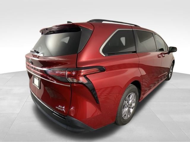 2021 Toyota Sienna XLE 7