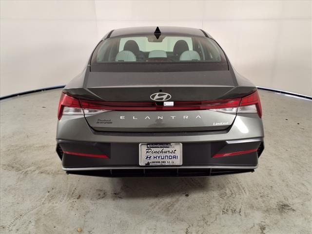 2025 Hyundai Elantra Limited photo