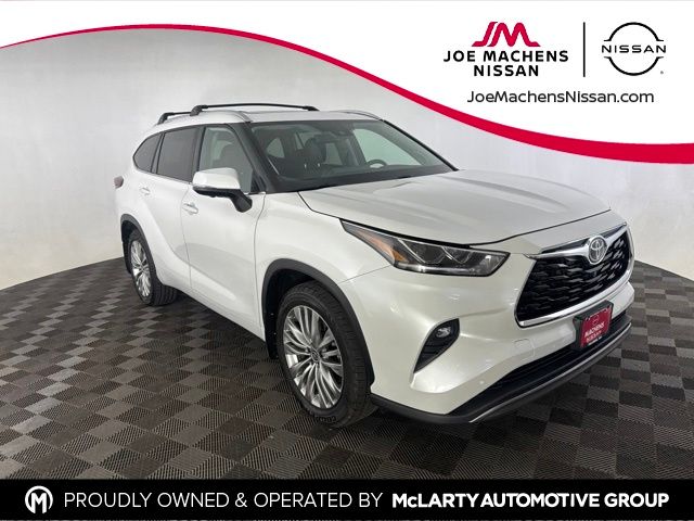 White (Wind Chill Pearl) 2024 Toyota Highlander SUV / Crossover All-Wheel Drive 8-Speed Automatic