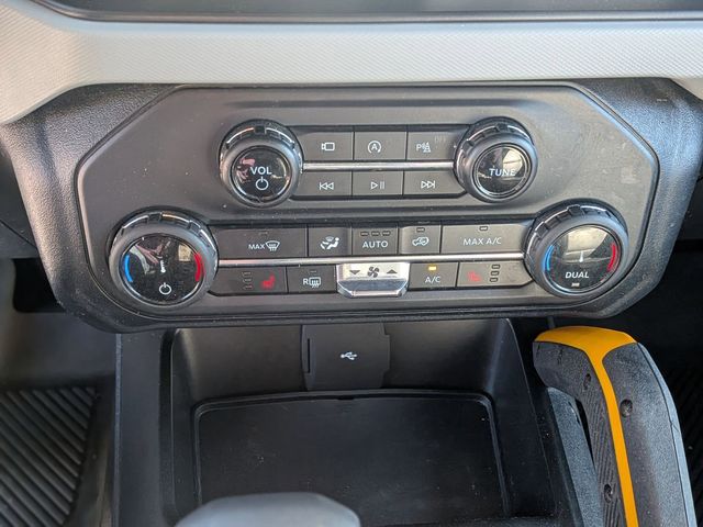 Used 2022 Green Ford Badlands image 23
