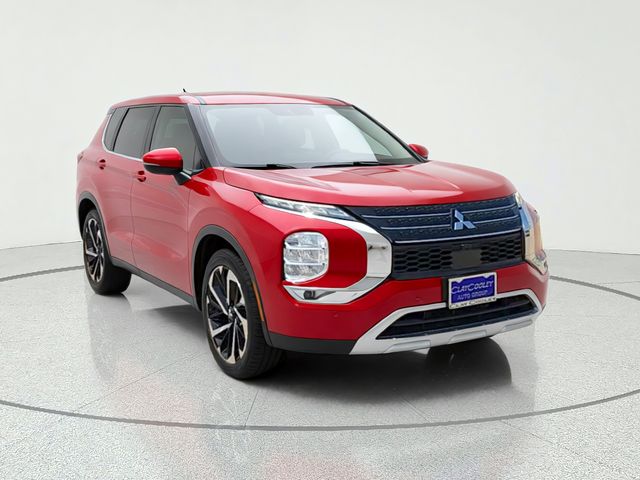 Red 2025 Mitsubishi Outlander SUV / Crossover Front-Wheel Drive Continuously Variable Transmission