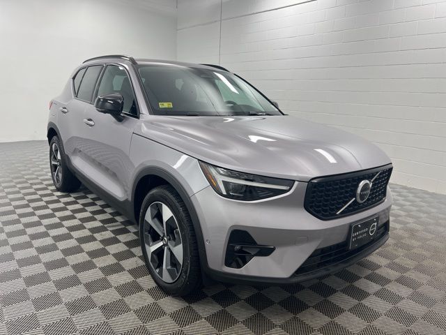 Aurora Silver 2026 Volvo XC40 B5 Plus AWD SUV / Crossover All-Wheel Drive Automatic