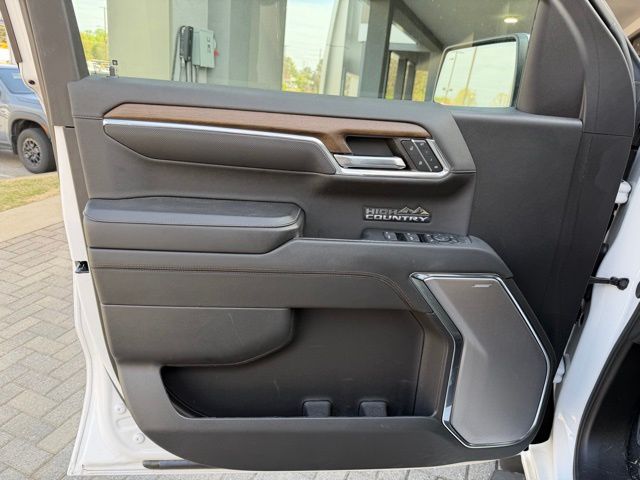 Used 2024 White Chevrolet High Country image 6
