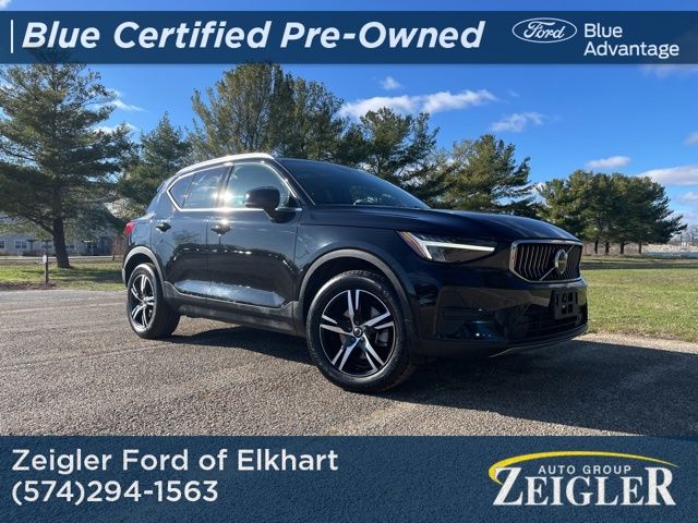 Black 2025 Volvo XC40 B5 Core Bright Theme AWD SUV / Crossover All-Wheel Drive Automatic