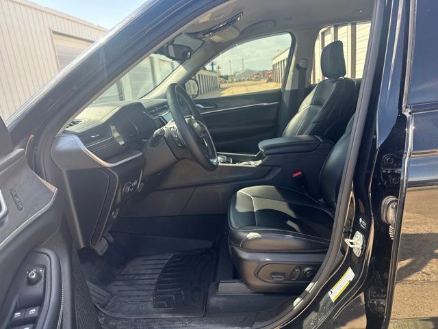 2023 Diamond Black Crystal Pearlcoat Jeep Grand Cherokee Limited 4X4 SUV