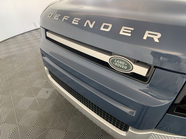 2025 Land Rover Defender 90 S 38