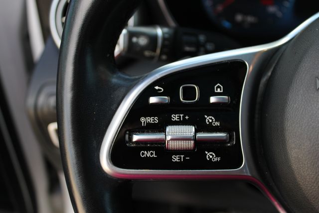 Used 2020 White Mercedes-Benz GLC 300 image 8