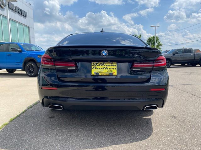 2022 BMW 5 Series 530i xDrive - Jet Black exterior view 6