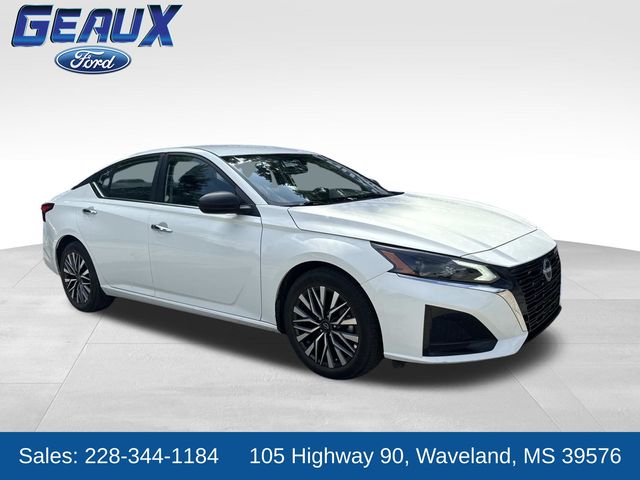 Glacier White 2025 Nissan Altima Sedan Front-Wheel Drive Continuously Variable Transmission