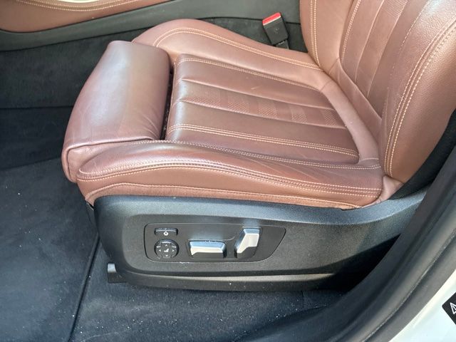 Used 2020 White BMW xDrive40i image 16