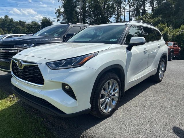 White (Blizzard Pearl) 2021 Toyota Highlander SUV / Crossover All-Wheel Drive 8-Speed Automatic