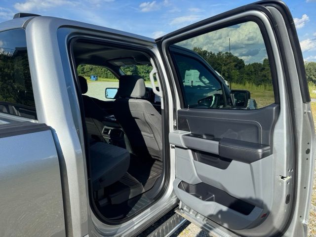 Used 2023 Silver Ford XLT image 14