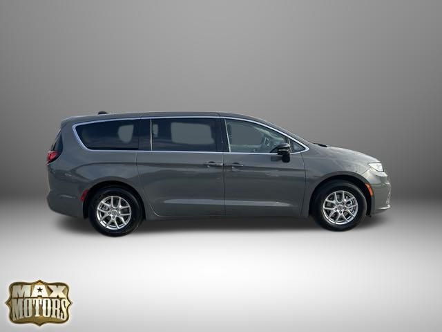 2024 Chrysler Pacifica Touring L 9