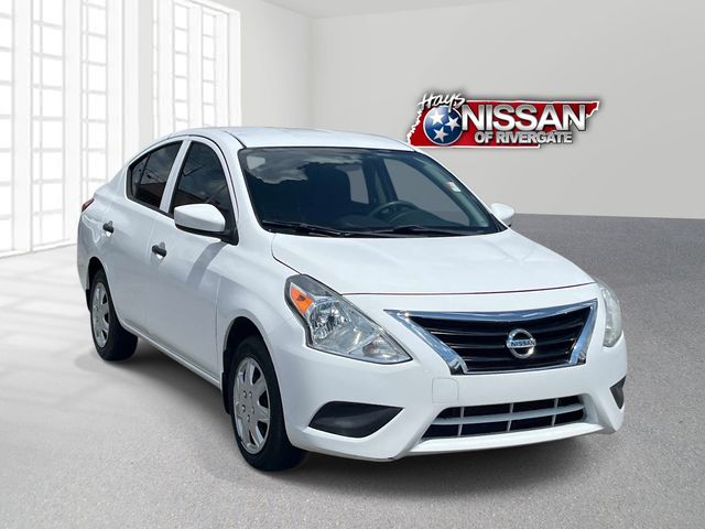 White (Fresh Powder) 2018 Nissan Versa Sedan Front-Wheel Drive 5-Speed Manual