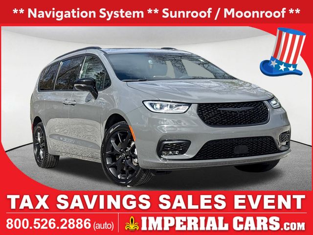 Ceramic Gray Clearcoat 2025 Chrysler Pacifica Minivan All-Wheel Drive 9-Speed Automatic