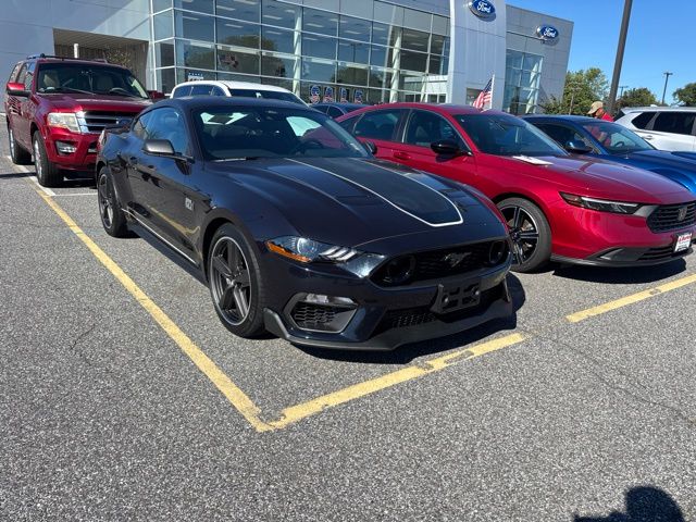 2022 Ford Mustang Morado (Purple Metallic) Coupé Tracción trasera Automática