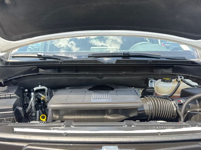Used 2023 White GMC SLE image 23
