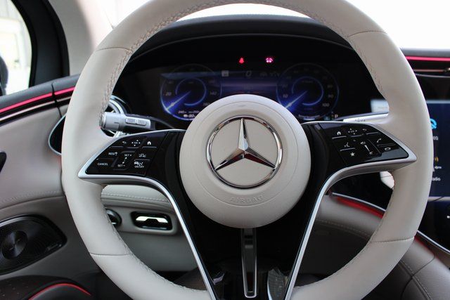 Used 2023  Mercedes-Benz 580 image 14