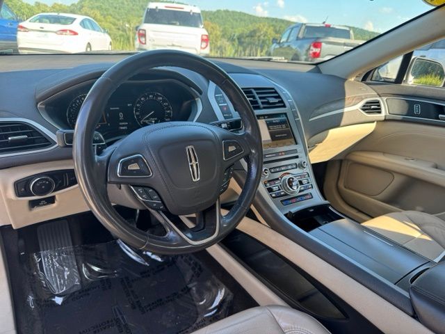 Used 2017 White Lincoln Reserve image 24