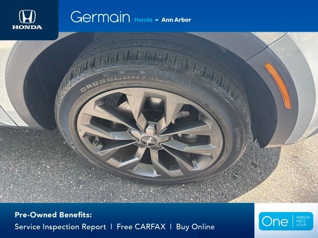Used 2023 Wolf Gray Kia X-Line EX image 5
