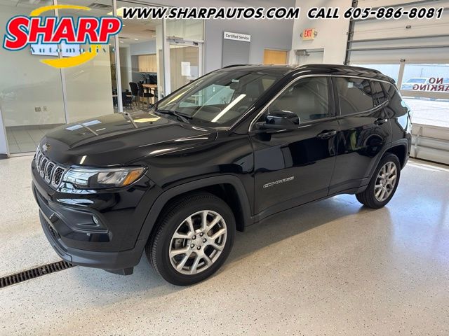 Diamond Black Crystal Pearlcoat 2023 Jeep Compass SUV / Crossover Four-Wheel Drive 8-Speed Automatic