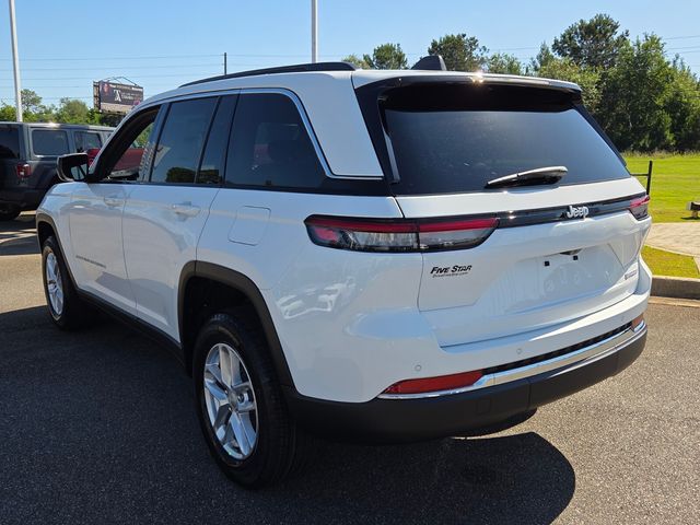 New 2026 White/off-white Jeep Laredo image 11